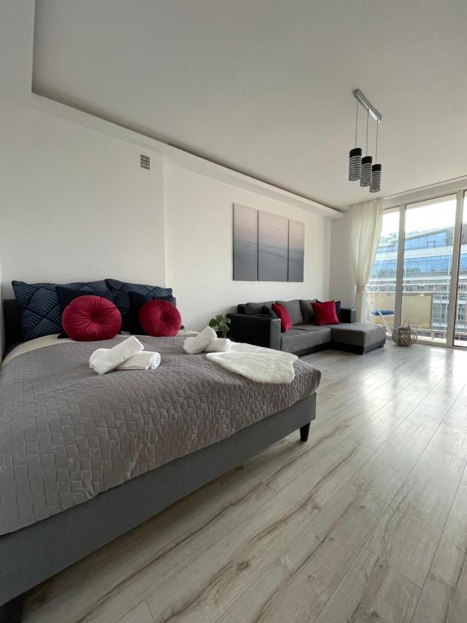 Aleje Jerozolimskie: Central Warsaw Stay with Free Parking Exterior photo