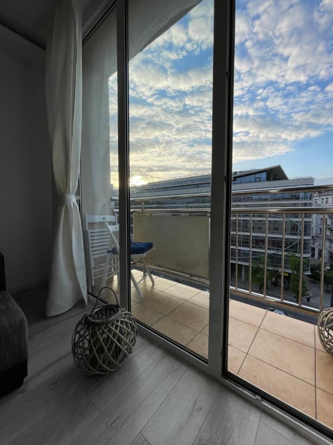 Aleje Jerozolimskie: Central Warsaw Stay with Free Parking Exterior photo