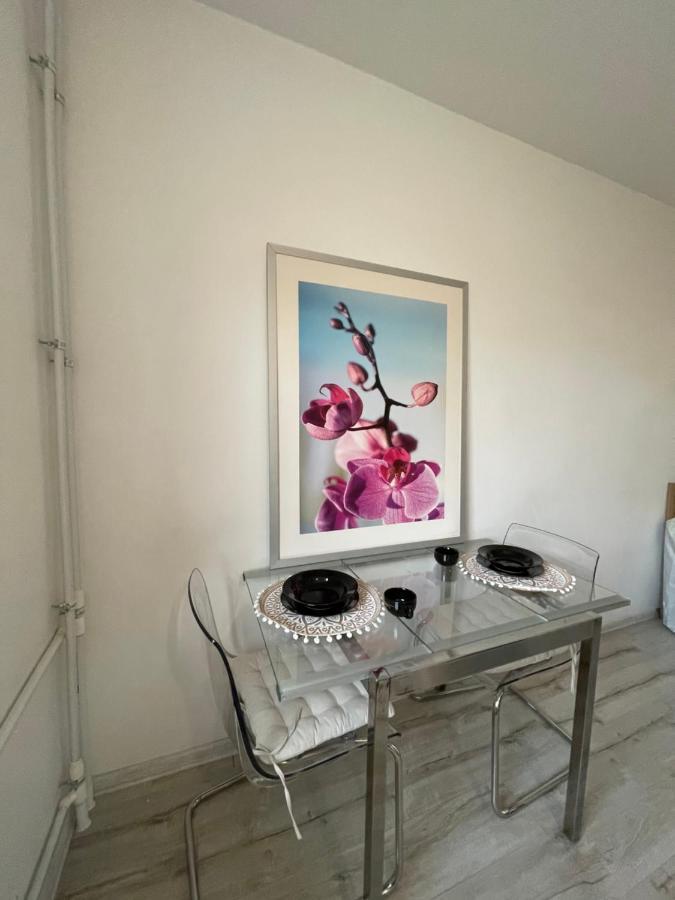 Aleje Jerozolimskie: Central Warsaw Stay with Free Parking Exterior photo